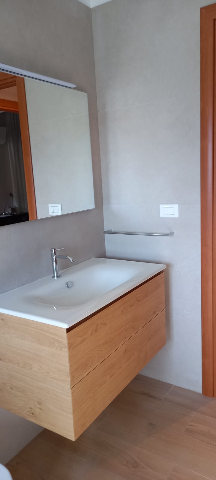 Ristrutturazione completa del bagno — Roma, Parioli
